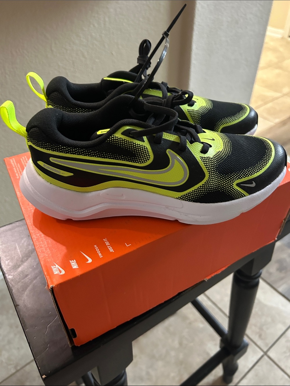 Nike Kids Black & Neon Yellow Athletic Sneakers 4Y